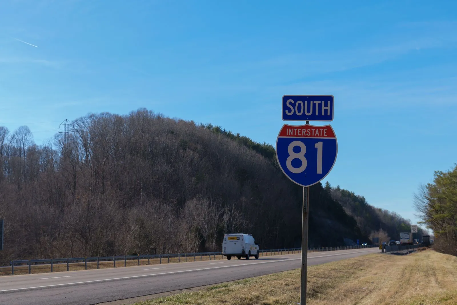 An Interstate 81 South route sign against a clear blue sky