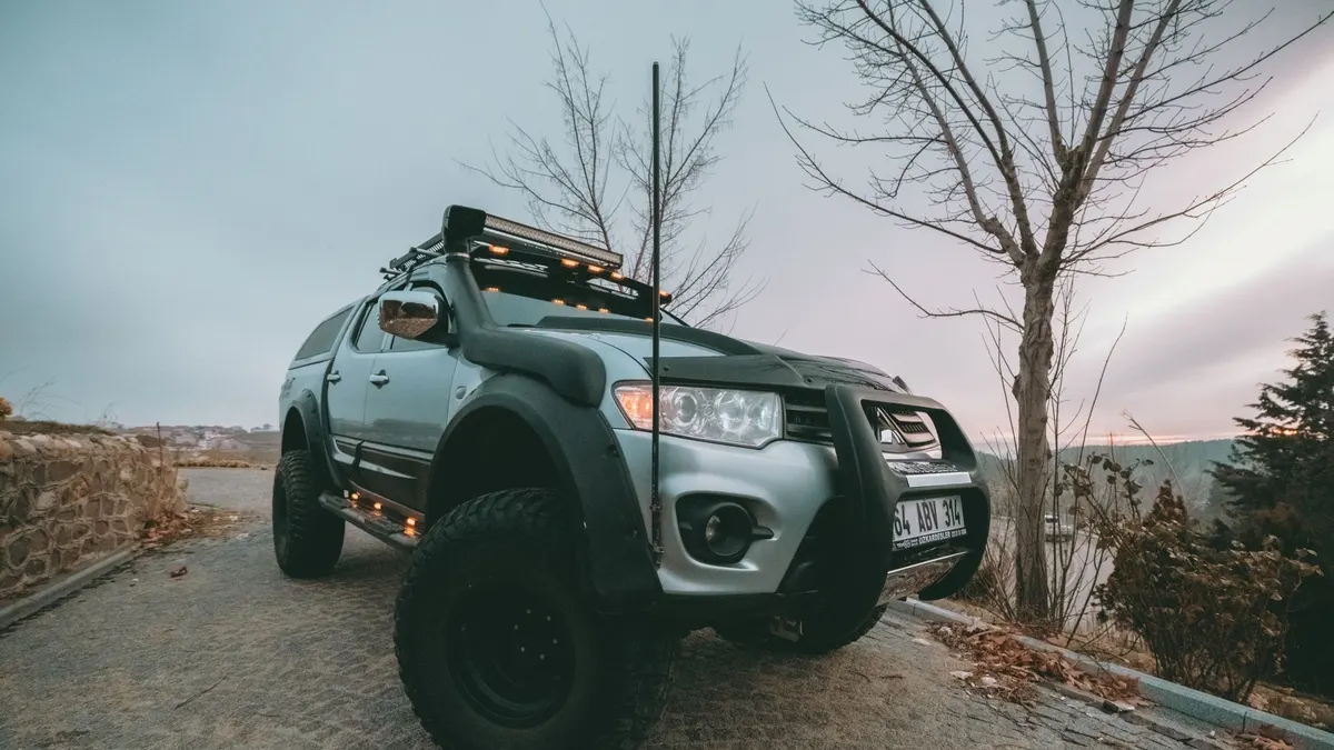 Cell booster antenna on a vehicle
